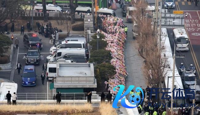 尹锡悦出庭前在狱中作念头发 庭审细节引关怀