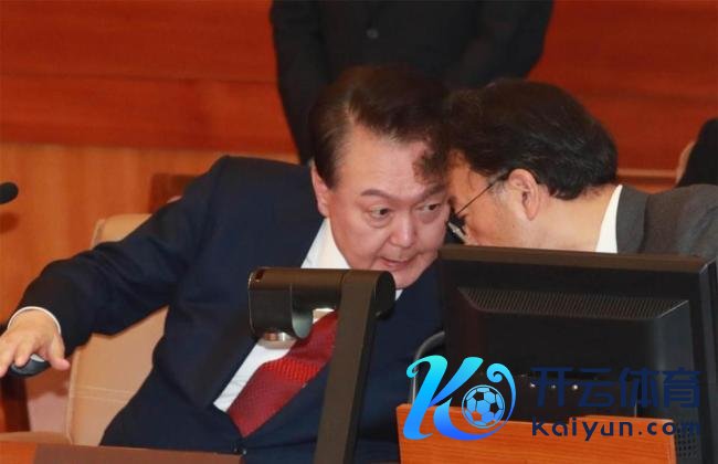 尹锡悦出庭前在狱中作念头发 庭审细节引关怀