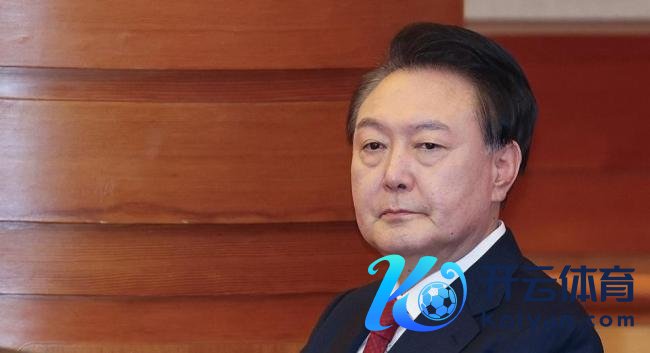 尹锡悦出庭前在狱中作念头发 庭审细节引关怀