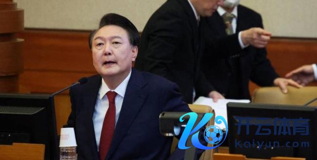 尹锡悦出庭前在狱中作念头发 庭审细节引关怀